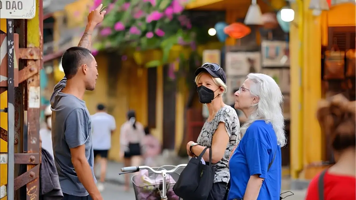 Easy Access to Local Help and Tourism Services (Source: Bao Anh Viet Nam)