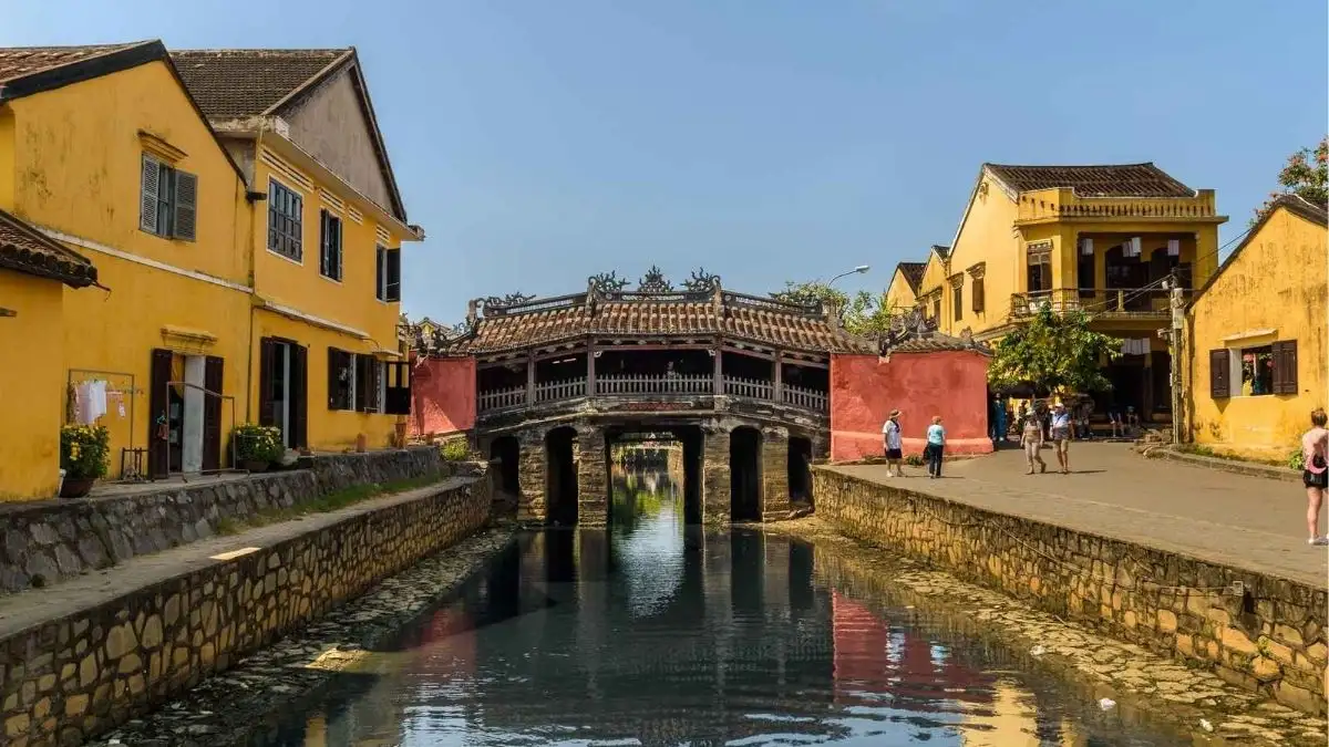 A walking route through Hoi An Ancient Town can easily include the Japanese Covered Bridge (Source: Steven Jeuck)