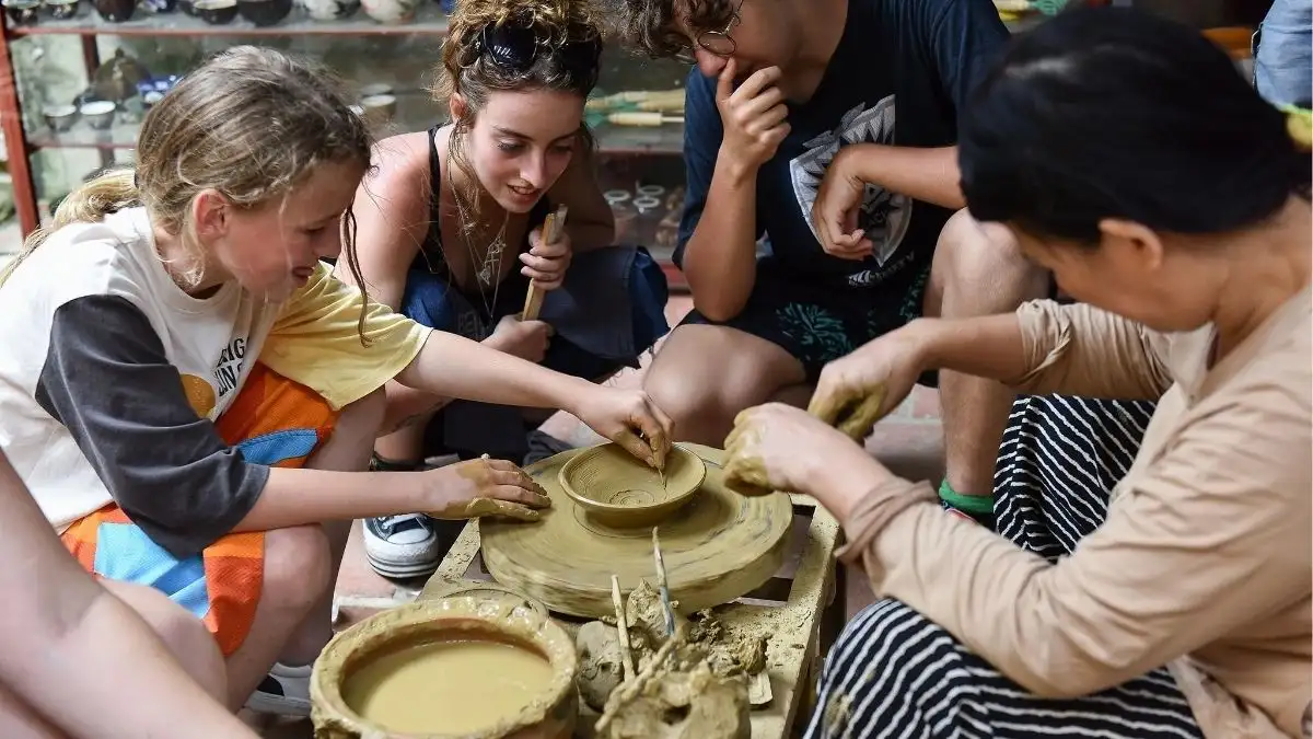 Making pottery by hand at Thanh Ha Pottery Village (Bao The Gioi and Viet Nam)