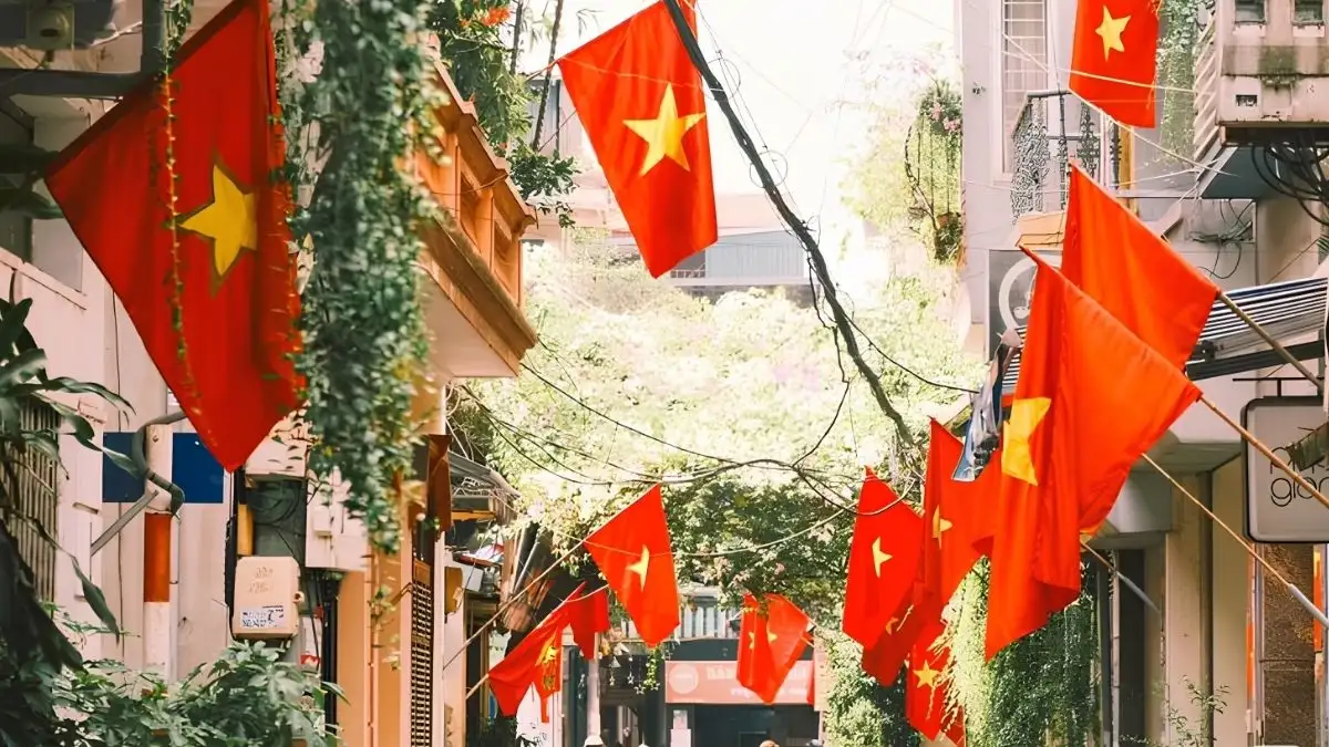 Hoi An Ancient Town decorated with Vietnamese flags during National Day (Source: Collected)