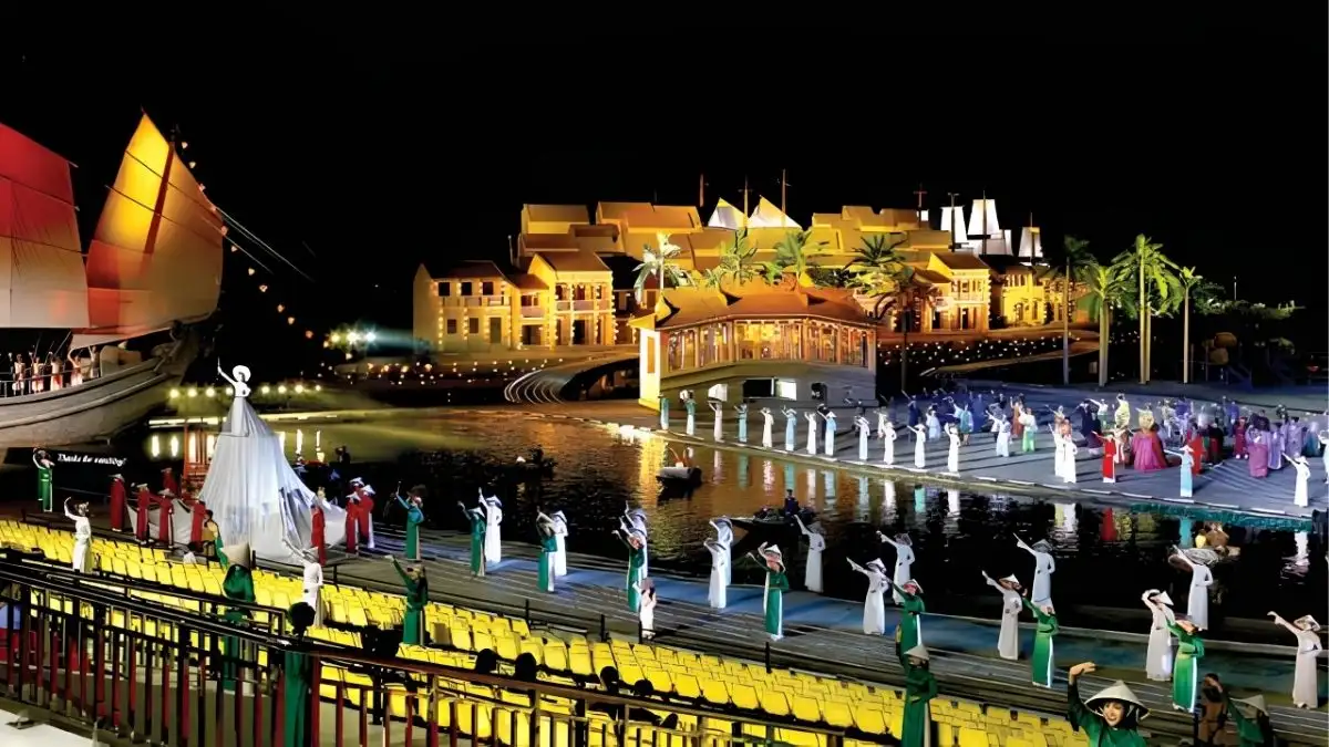 Visitors exploring Hoi An Impression Theme Park on Memories Island (Source: Bao Dau Tu)
