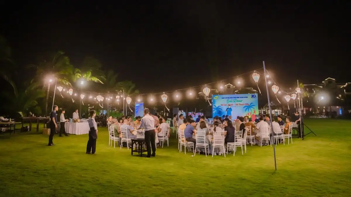 In the evening, host a year end dinner with awards, entertainment, and informal conversations
