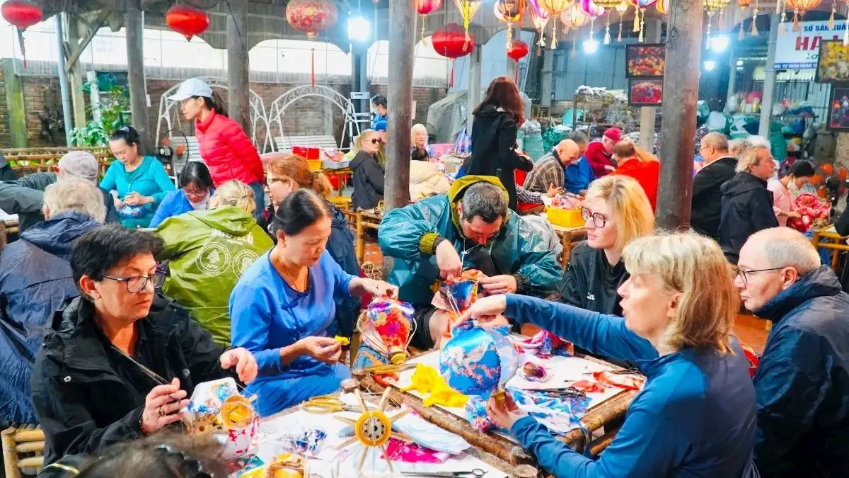 A casual workshop or local experience may cost a few hundred thousand VND (Source: vietnam.vn)