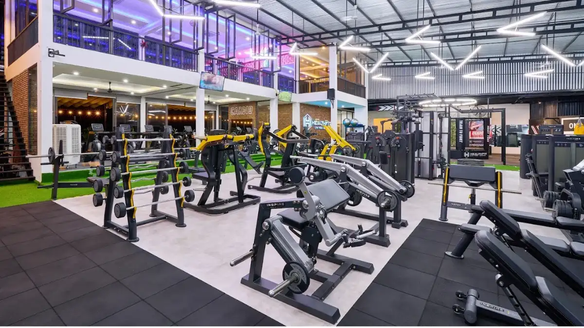 HealthFit combines modern equipment, dedicated training zones, yoga rooms, Muay Thai (Source: HealthFit Gym & Yoga Center)