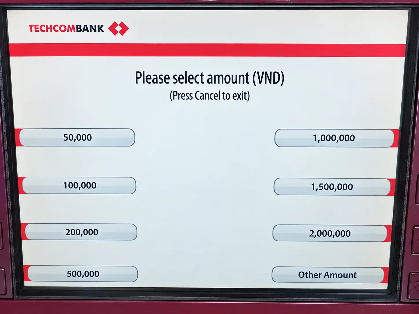 A 2,000,000 VND per-transaction limit is common when withdrawing Hoi An ATM cash (Source: Collected)
