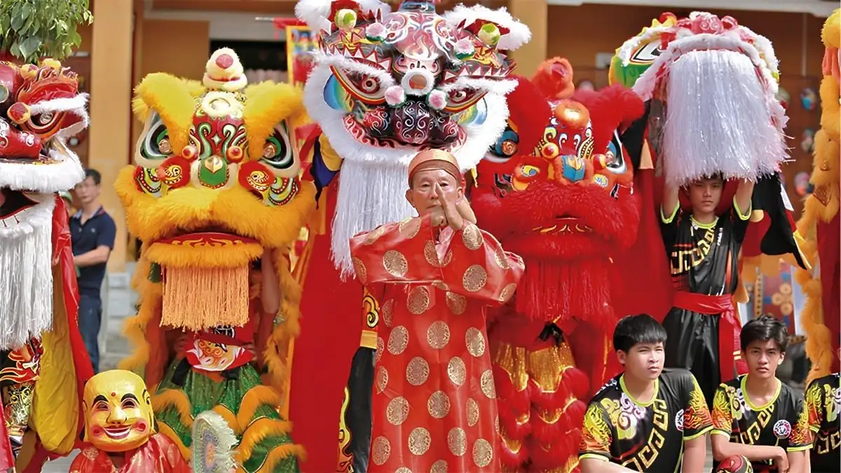 Thien Cau performers move through Hoi An's Old Town during the Mid-Autumn celebrations (Source: Bao Nhan Dan)