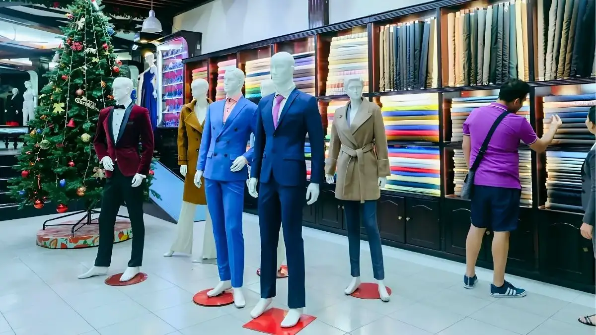 Suits in the Old Town can cost significantly more than those from shops outside the main tourist area (Source: adongsilk.com)