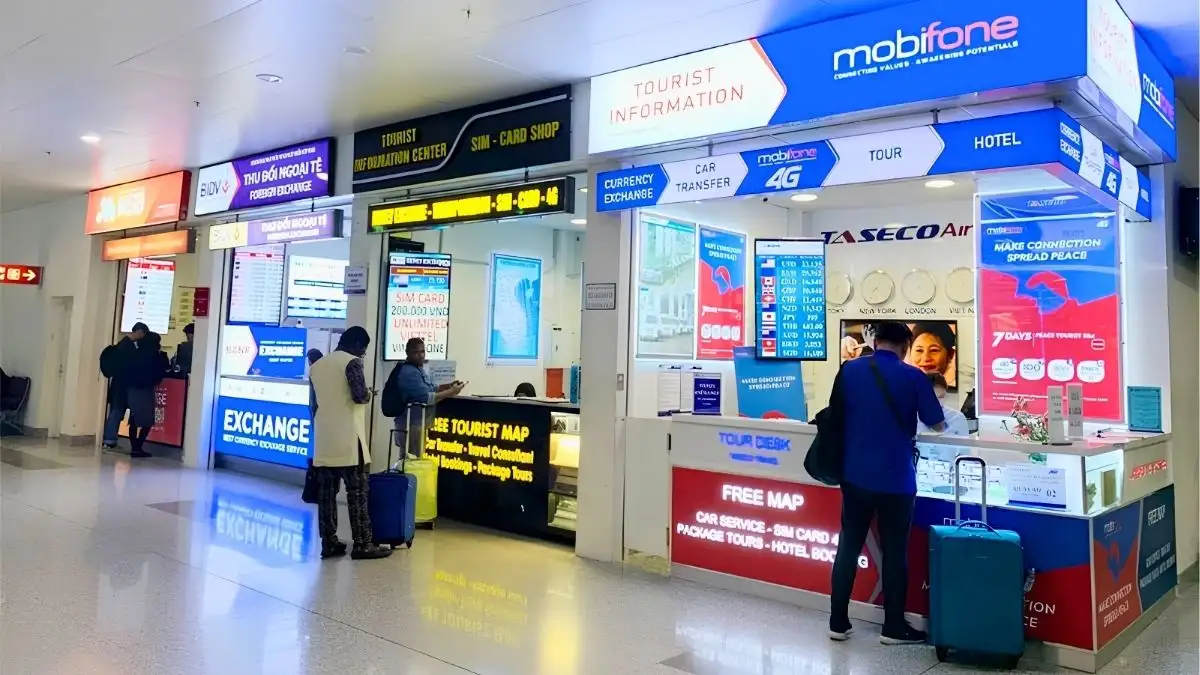 Da Nang International Airport also has Viettel, VinaPhone, and MobiFone kiosks in the arrivals area (Source: VISANA)