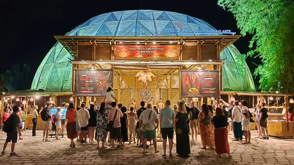 The Hoi An Lune Center has a firm late-entry policy and typically closes the doors shortly before the performance starts (Source: Lune Production)