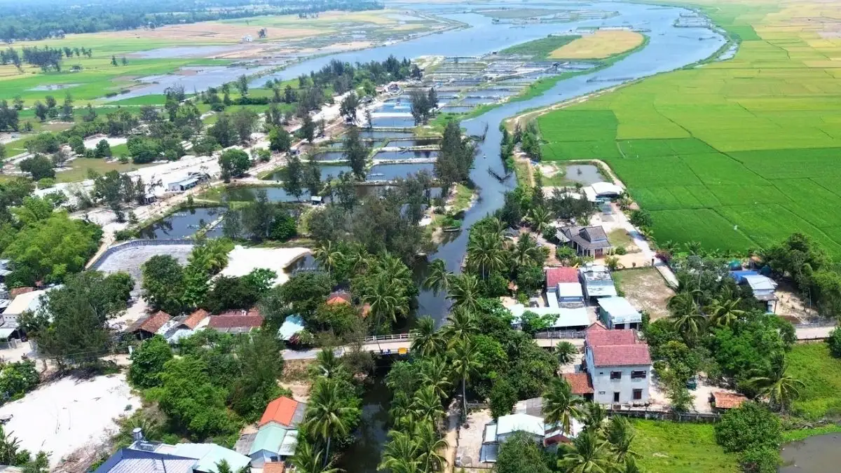 The Truong Giang river flows through Binh Hai Commune, Thang Binh District (Source: Bao Tuoi Tre)