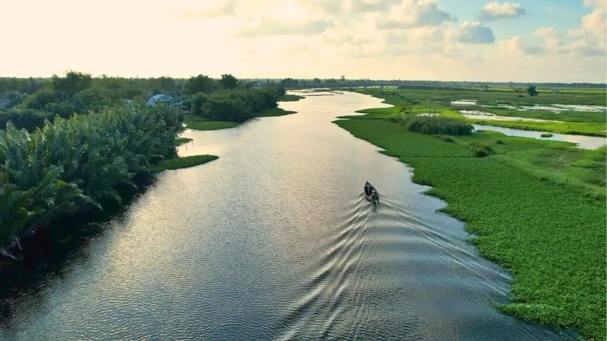 At Bliss Hoi An Beach Resort & Wellness, guests can explore the Truong Giang River through the River Serenity & Cultural Discovery experience