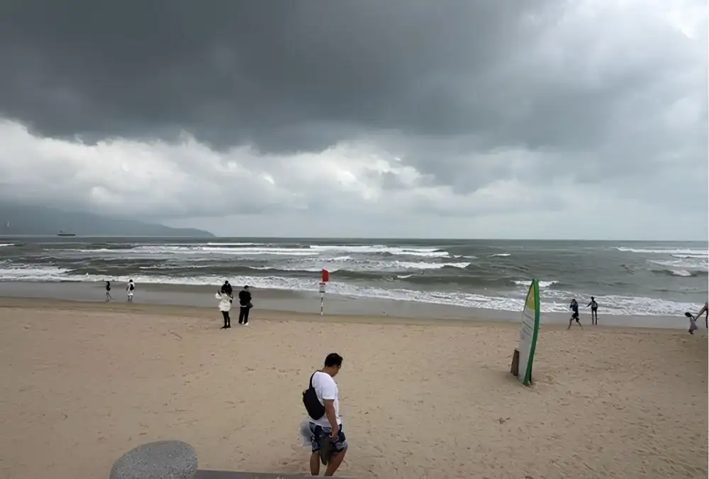 Hoi An's beaches can see rough seas and strong winds during the September-November storm season (Source: Collected)