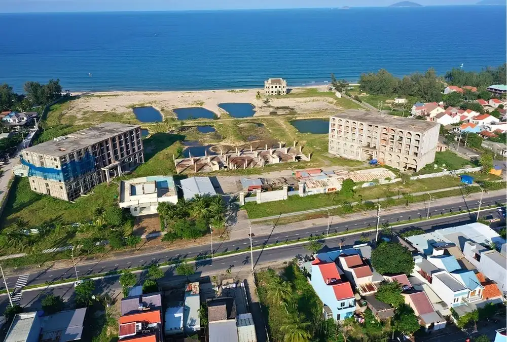 Avoid resorts with nearby construction or active renovation (Source: Bao Tuoi Tre)