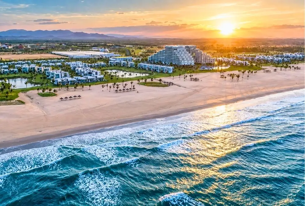 Hoi An is an ideal destination for travelers who want to both experience culture and enjoy some time by the seaside (Source: Booking.com)