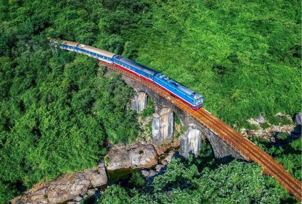 Vietnam coastal railway along the sea (Source: vietnamtourism)