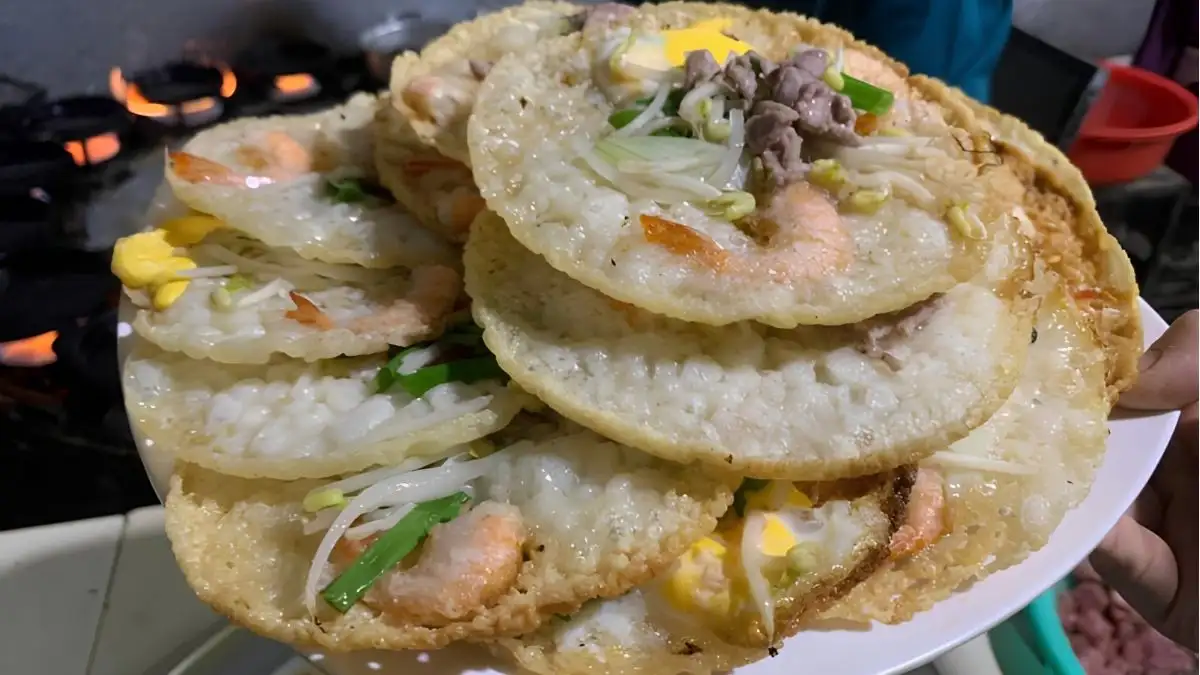 Quang Ngai-style banh xeo, a local specialty to try during your trip (Source: mia.vn)