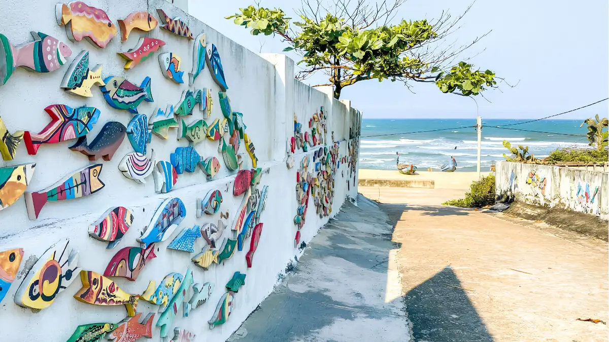 Tam Thanh Mural Village is an easy early stop when turning the Hoi An–Quy Nhon transfer into a road trip (Source: Collected)