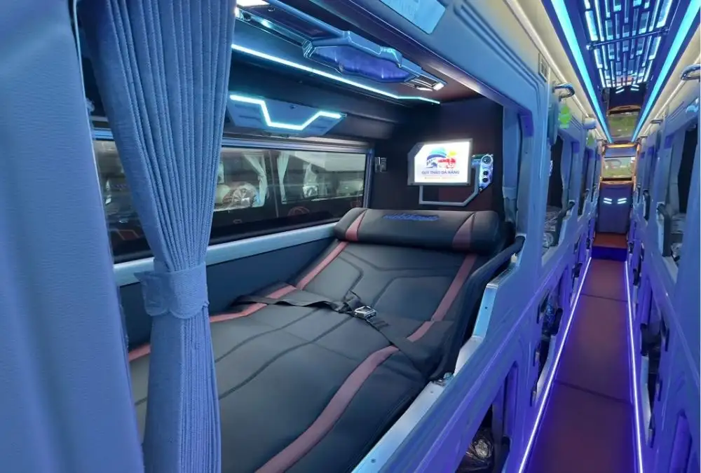 To travel to Tam Ky, passengers should use limousine or bus services operating on the Da Nang - Quang Ngai/Quy Nhon route (Source: Collected)