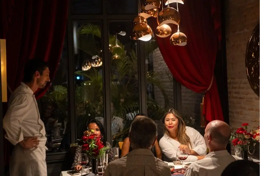Chef Valerio Scognamiglio preparing modern European cuisine with classic flavours for private dining in Hoi An (Source: takeachef.com)