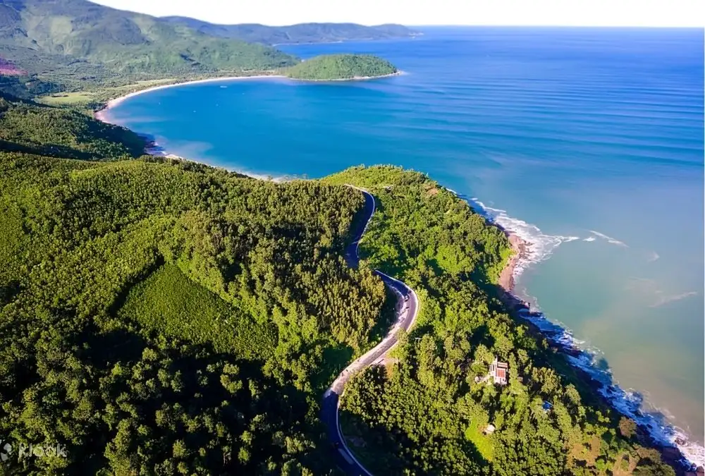 Coastal scenery along the Hai Van Pass (Source: Klook)