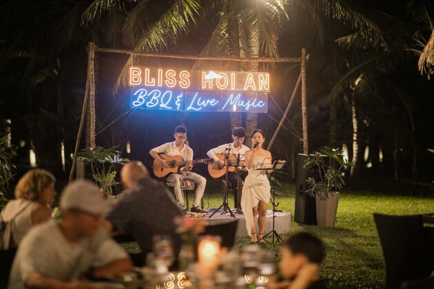 Binh minh restaurant garden
