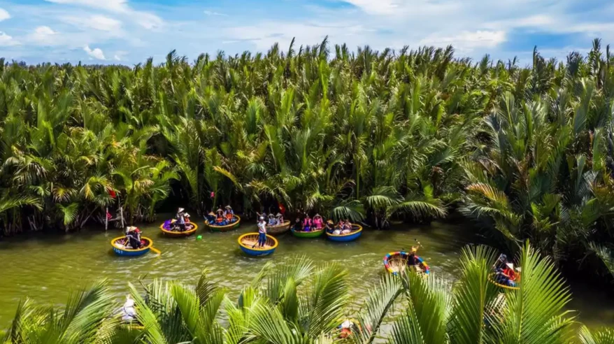 Basket boat tour