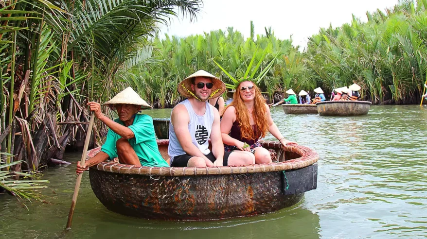 Basket boat tour