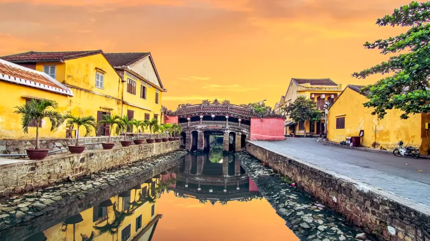 Hoi An old and street food